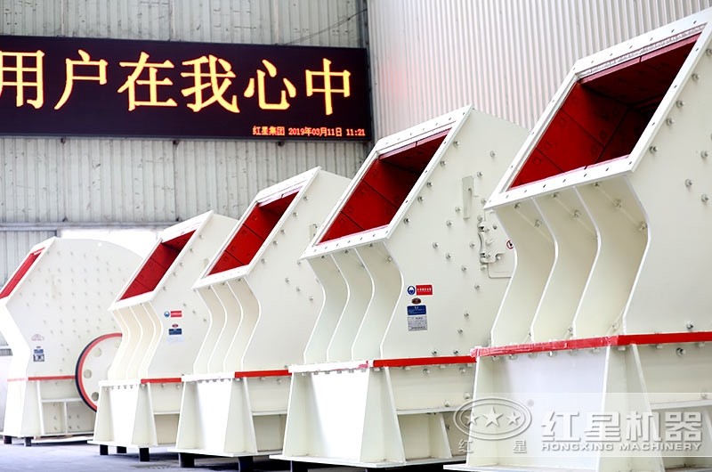 錘式破碎機(jī)車間實(shí)拍圖，多種型號可供挑選